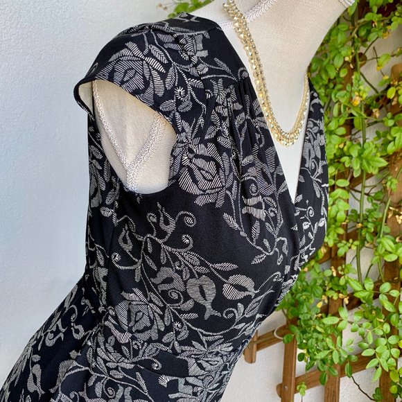 Ann Taylor LOFT Sleeveless Wrap Dress Black Ivory 4 PETITE - Picture 4 of 10